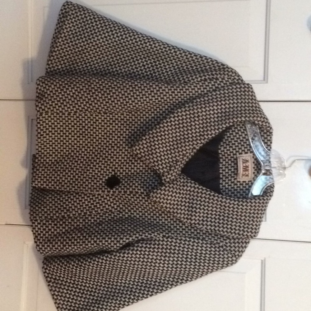 Stunning 3/4 sleeve wool jacket